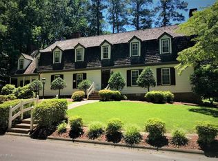 905 Woodlawn Dr, Williamston, NC 27892