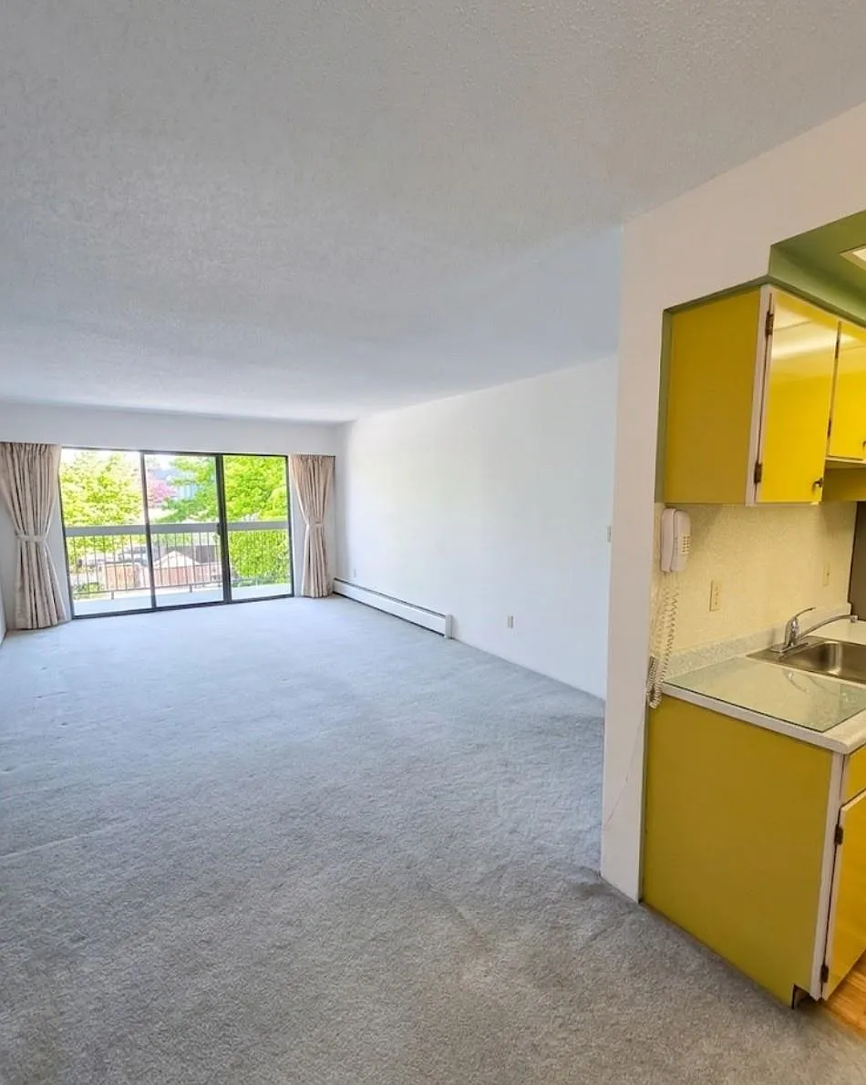 Building Photo - 6560 Buswell St #206