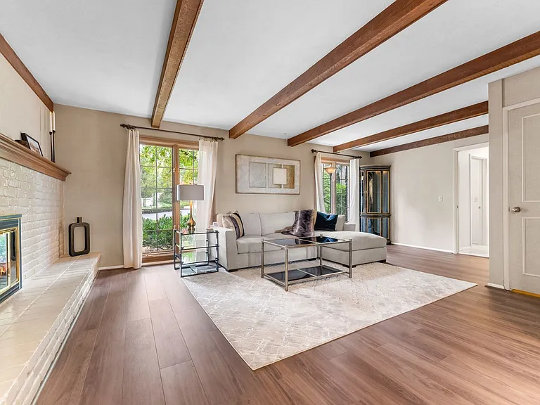 990 W Parkhill Dr — Photo 40