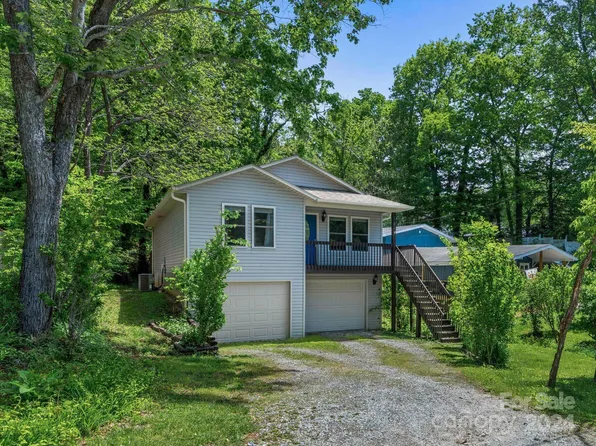 141 Locust Ct, Arden, NC 28704