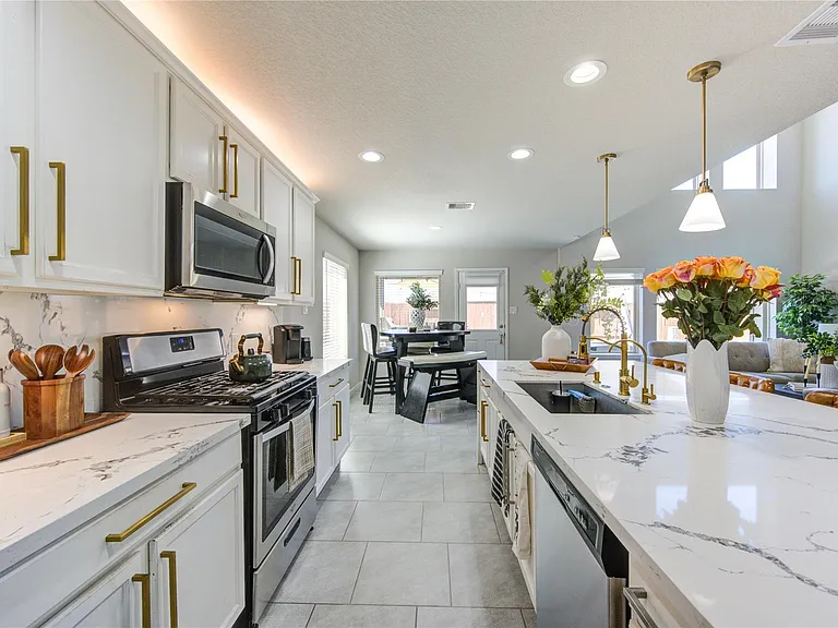 3306 Sumac Dr — Photo 11