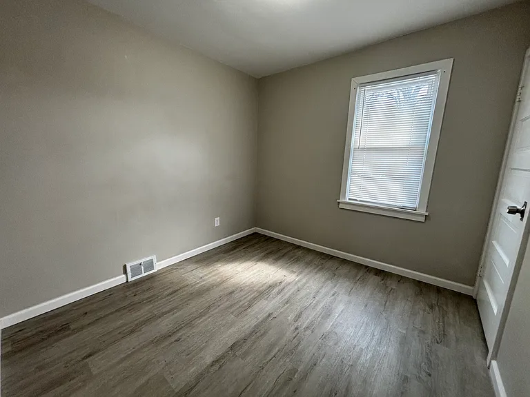10573 Main St #4 — Photo 7