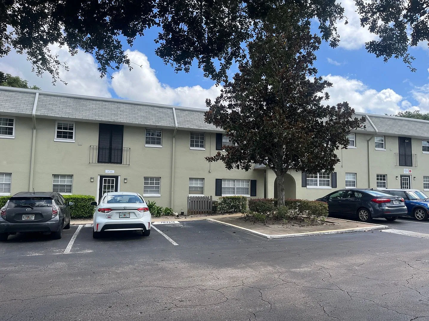2 bed, 1.5 bath, 920 sqft, $1,499 — Photo 1