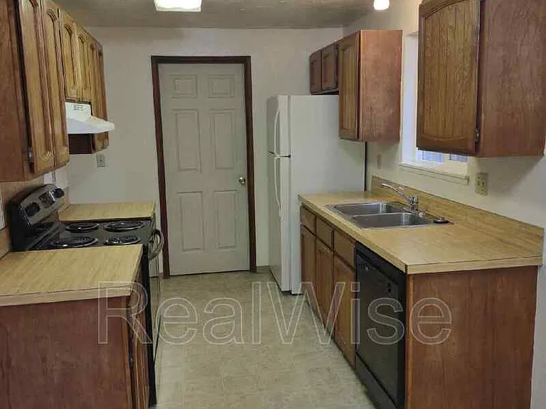 112 Sunset St #B — Photo 4