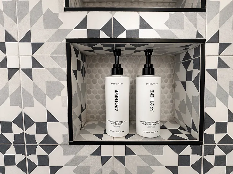 High-quality, super luxurious Apotheke bath products to leave hair, skin and hands soft and smelling amazing!