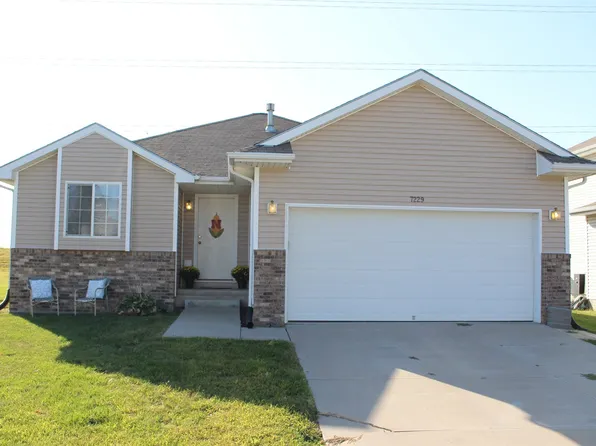 7229 Whitewater Ln, Lincoln, NE 68521