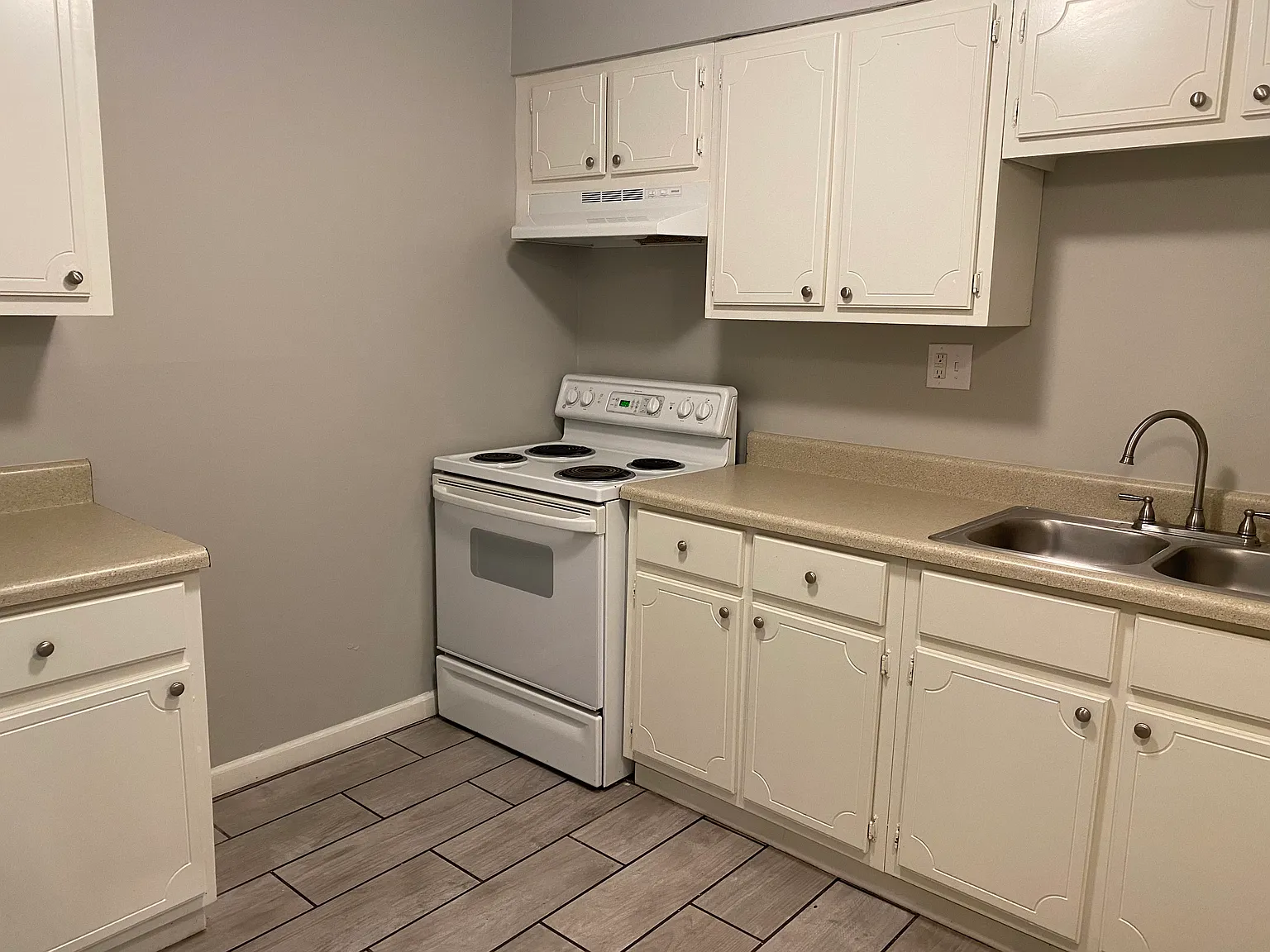Gillman Apartments — Photo 3