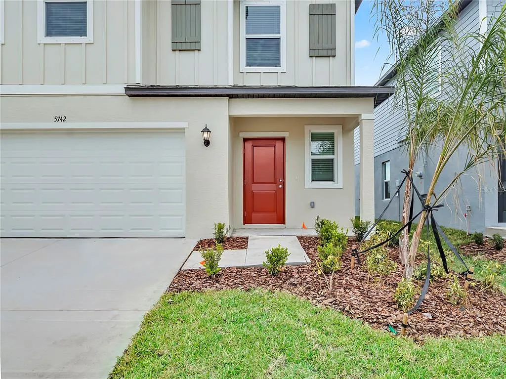 5 bed, 3.0 bath, 2200 sqft, $2,630 — Photo 2