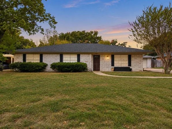 3800 Windridge Dr, Bryan, TX 77802