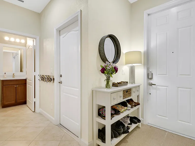 9504 SW Merlin Ct — Photo 2