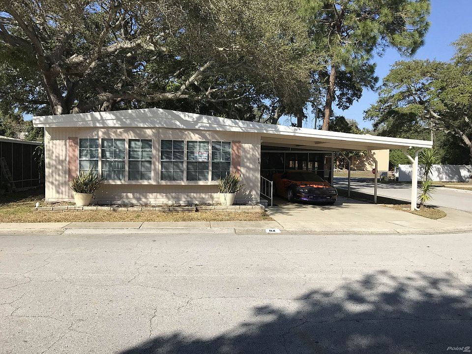 Corner Lot 3/2 in Shady Lane Oaks!