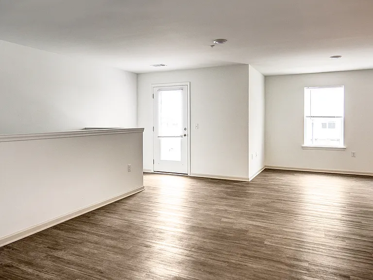 Clinton Woods Apartments — Photo 10