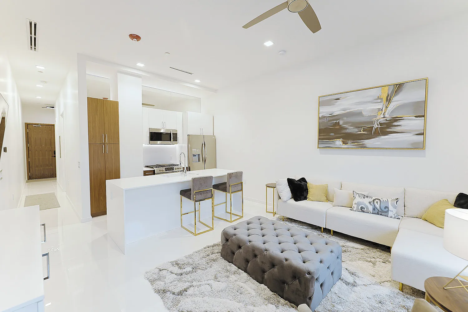 1 bed, 819 sqft, $3,000 — Photo 1