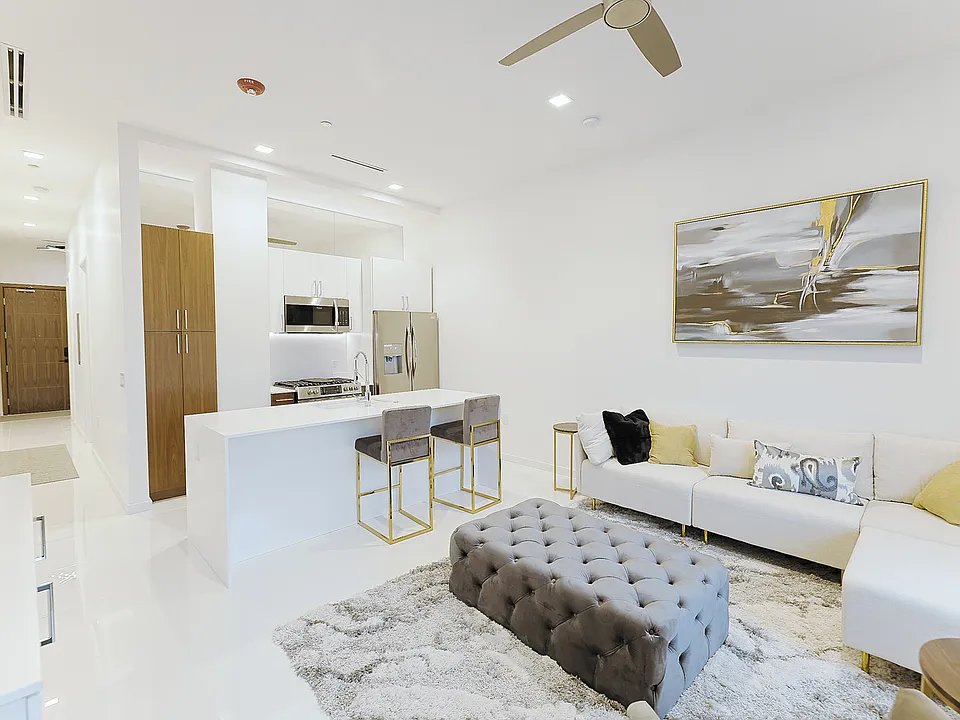 400 Old Woodward Ave #306