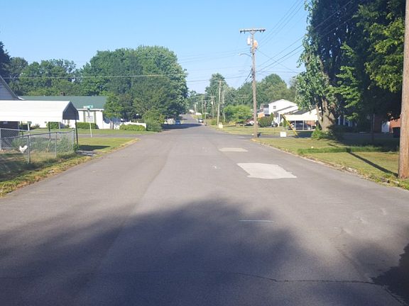 4th image of 703 Hillside Dr