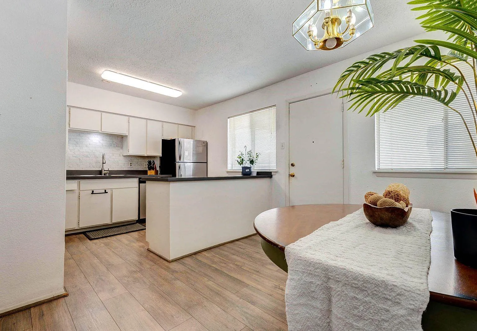 2 bed, 2.0 bath, 1068 sqft, $1,600 — Photo 4
