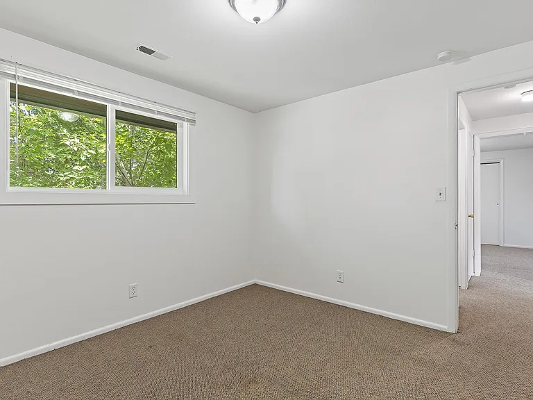 Quiet Peaaceful Bedroom