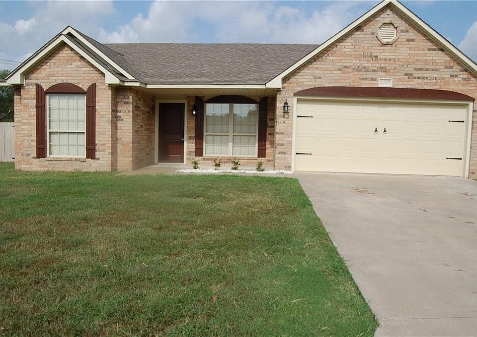 1st image of 1703 Twin Oaks Dr