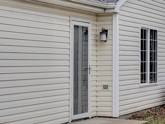 4th image of 2211 W Todd Ln