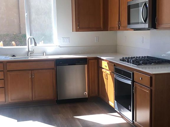 3rd image of 732 Sacramento Way