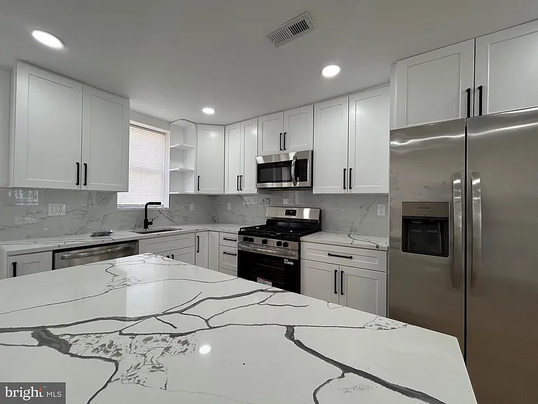 8033 Williams Ave — Photo 9
