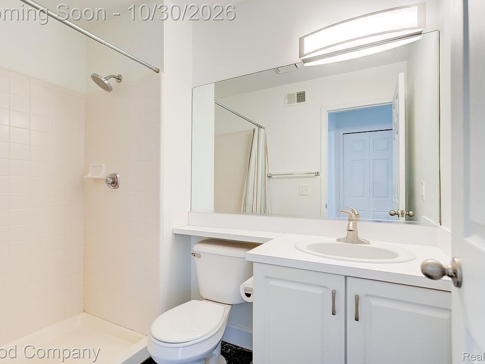 1322 S Main St, photo 17