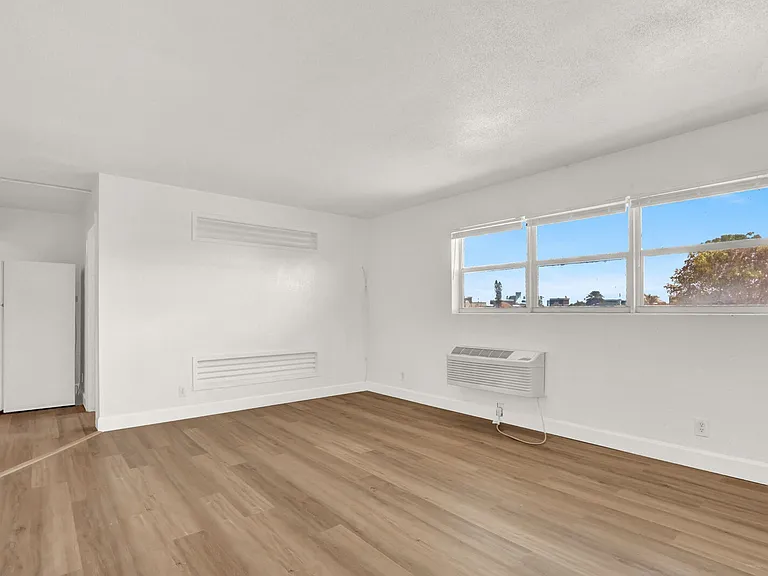 2701 Avenue E #15 — Photo 6