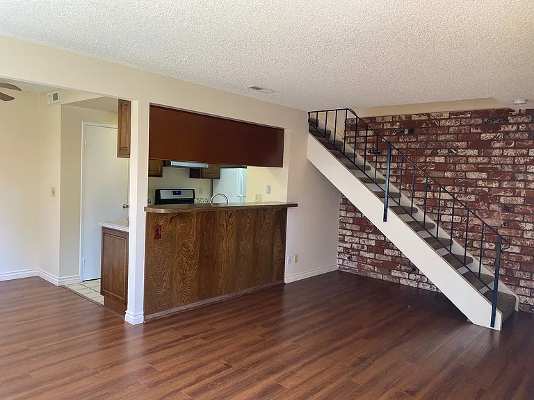 2059 Avenida Vista Delmonte #3 — Photo 3