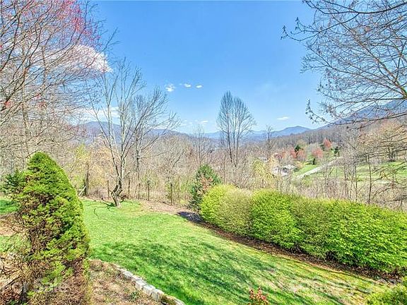 5th image of 684 Acres View Dr