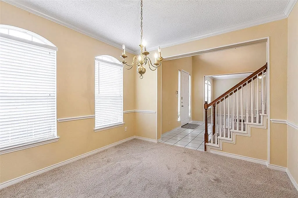 4 bed, 3281 sqft, $2,850 — Photo 4
