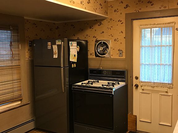 5th image of 34 Swayze St