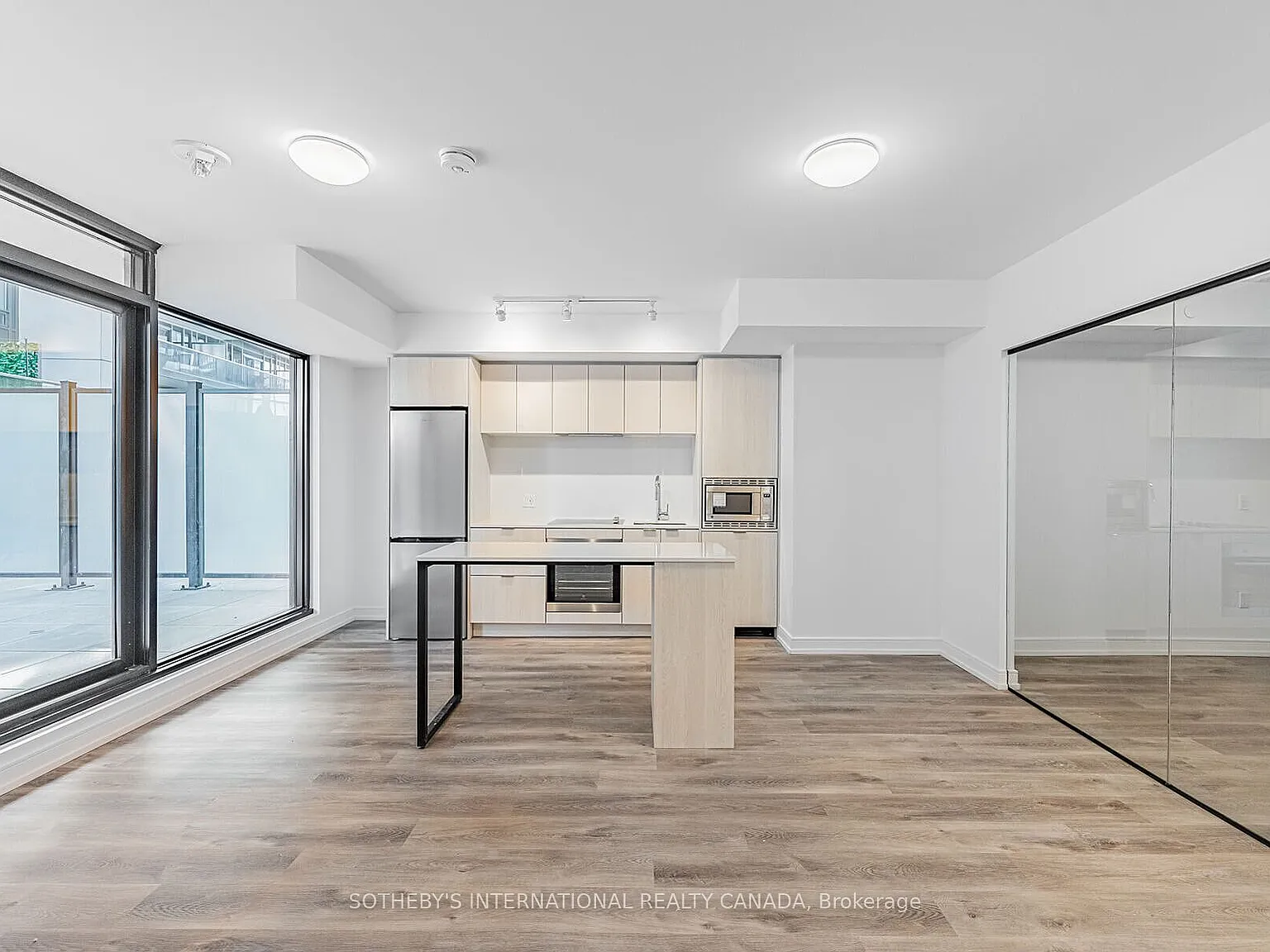 1 Jarvis — Photo 1