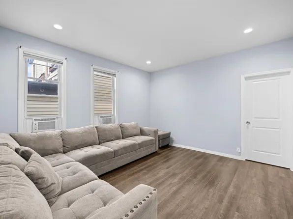 83 Hobart Avenue image 5 of 12