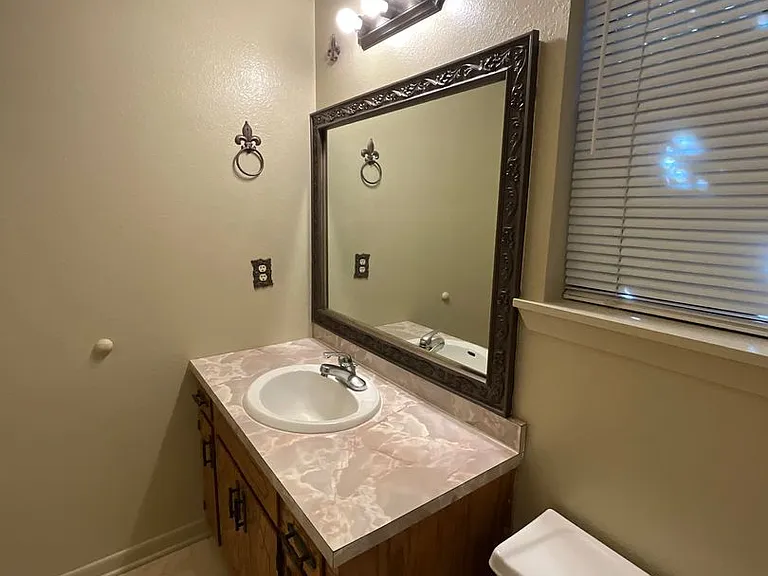 213 Old Oak Ln — Photo 17
