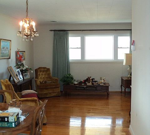 Living Room w/Hardwood Floor