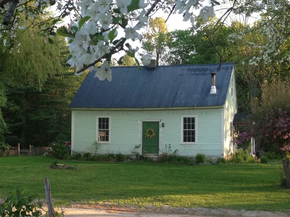 1814 Center Rd, Corinth, VT 05039