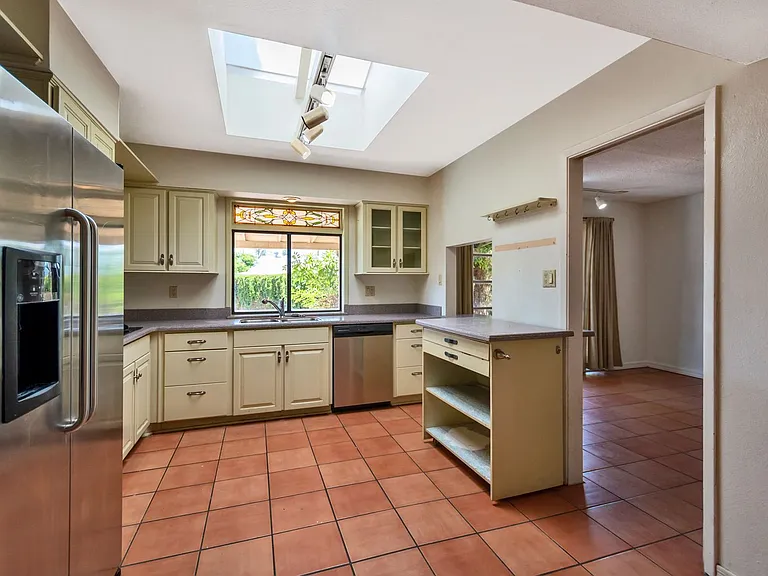 525 E Alameda Dr — Photo 20