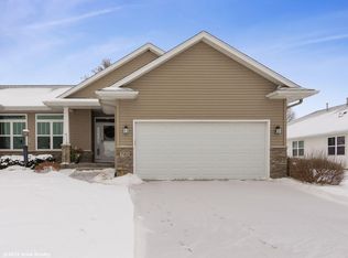525 Shannon Dr, Robins, IA 52328