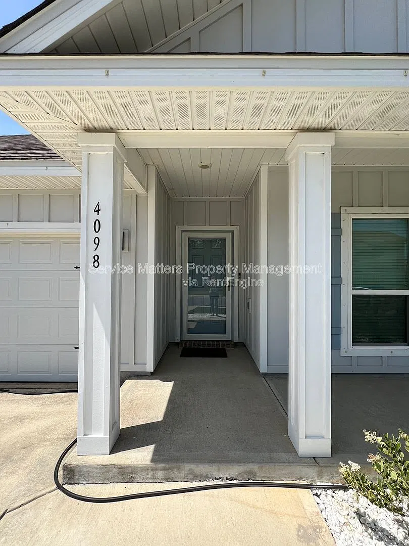4 bed, 2.0 bath, 1835 sqft, $2,100 — Photo 3