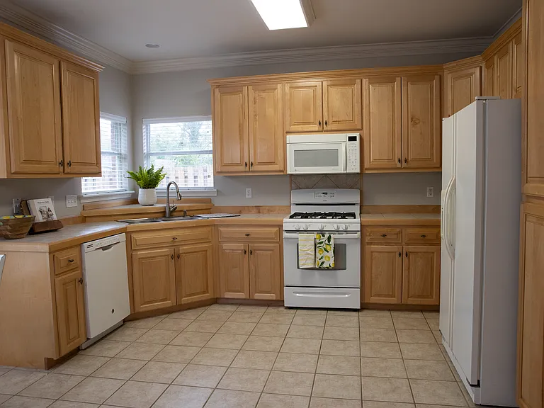 6201 Amherst Dr — Photo 5
