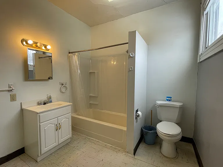 133 2nd St #2 — Photo 8
