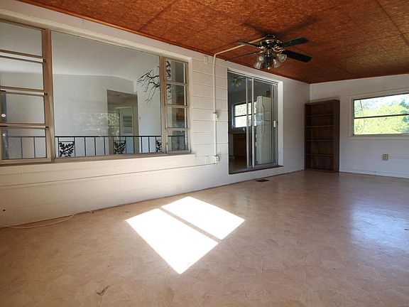 4th image of 19725 SW Rainbow Lakes Blvd