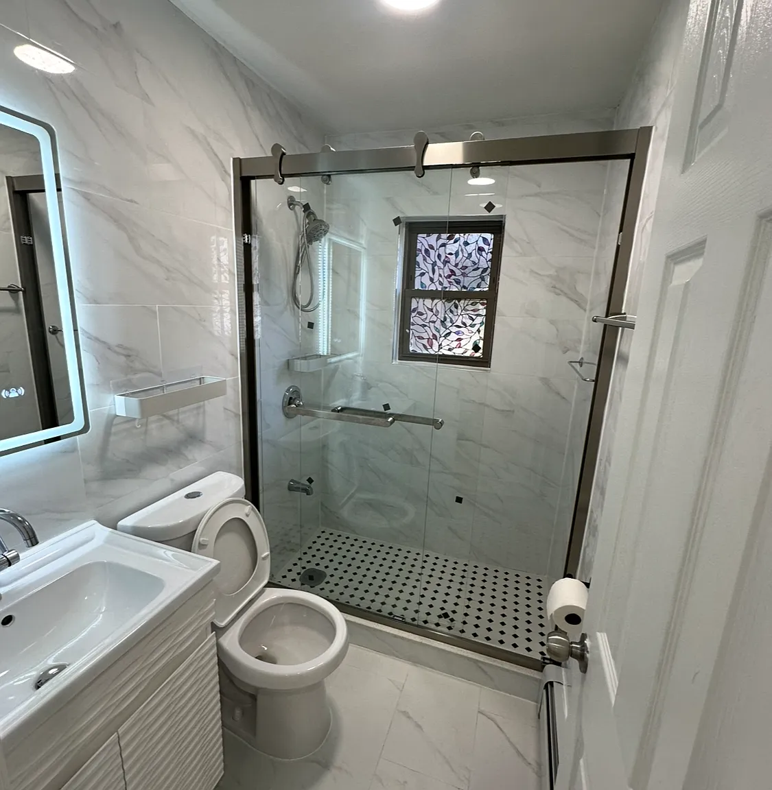 1 bed, $2,300 — Photo 4