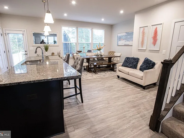 7821 Cove Point Dr — Photo 14