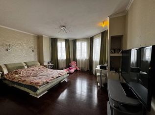 4030 Triumph St #1, Burnaby, BC V5C 1Z2