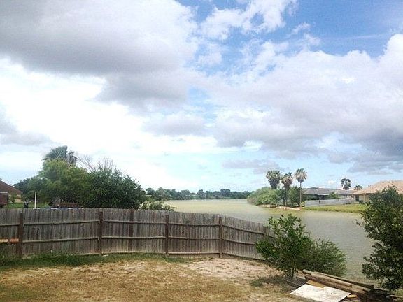 5th image of 833 Abrahamson Dr