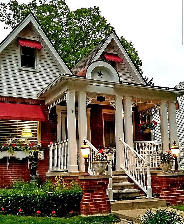 1st image of 704 W Mapledale Ave