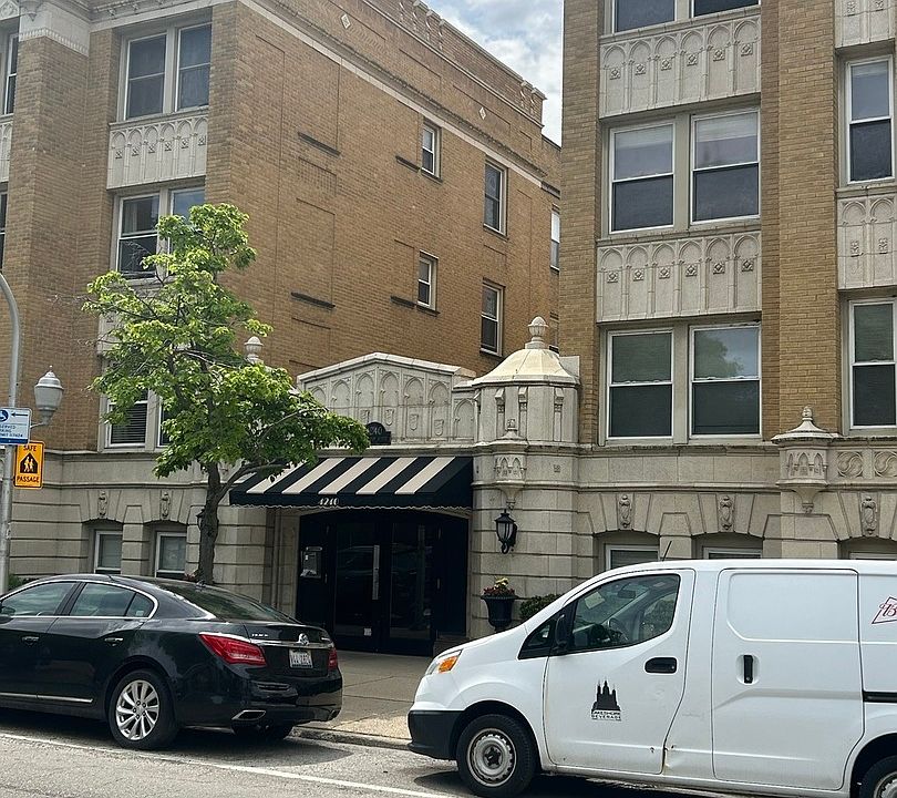 1st image of 4240 N Clarendon Ave APT 411S