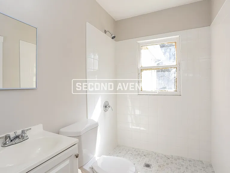 1934 W 6th St — Photo 15