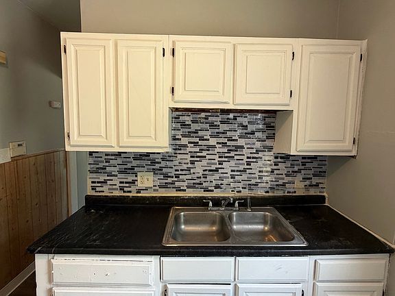 5th image of 9702 Raymond Ave